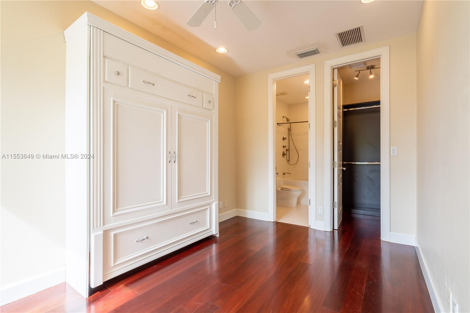 3121 NE 26th St, Fort Lauderdale, Florida 33305, 3 Bedrooms Bedrooms, ,4 BathroomsBathrooms,Residential,For Sale,3121 NE 26th St,A11553649