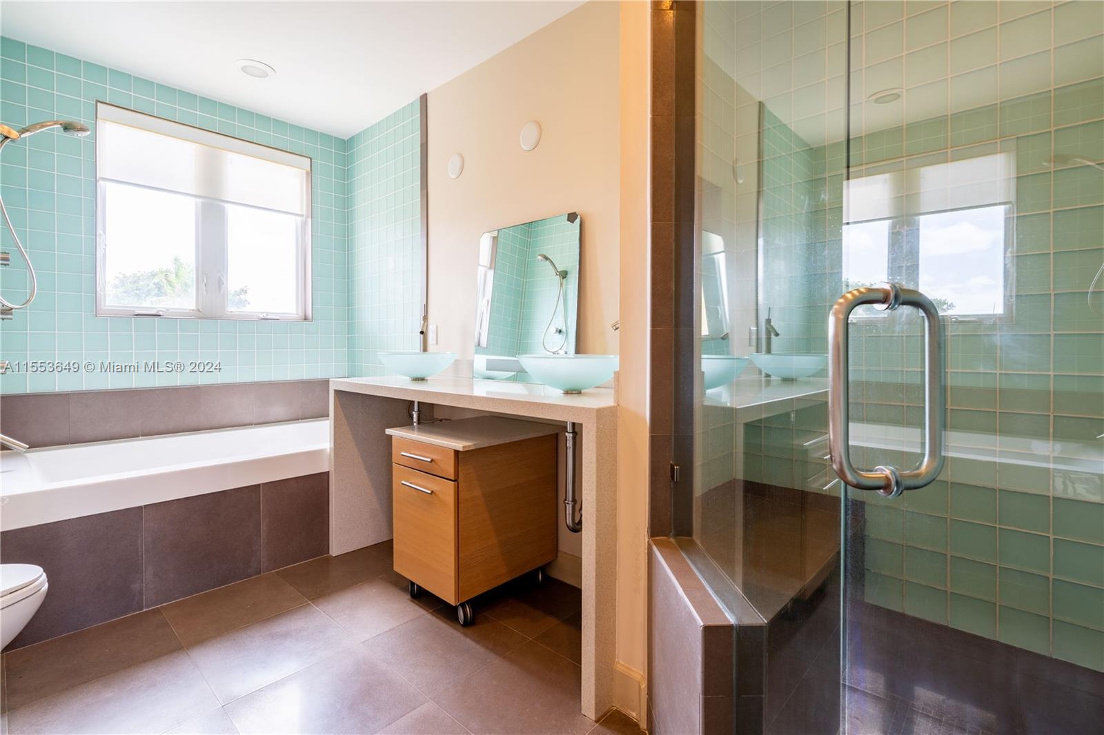 3121 NE 26th St, Fort Lauderdale, Florida 33305, 3 Bedrooms Bedrooms, ,4 BathroomsBathrooms,Residential,For Sale,3121 NE 26th St,A11553649