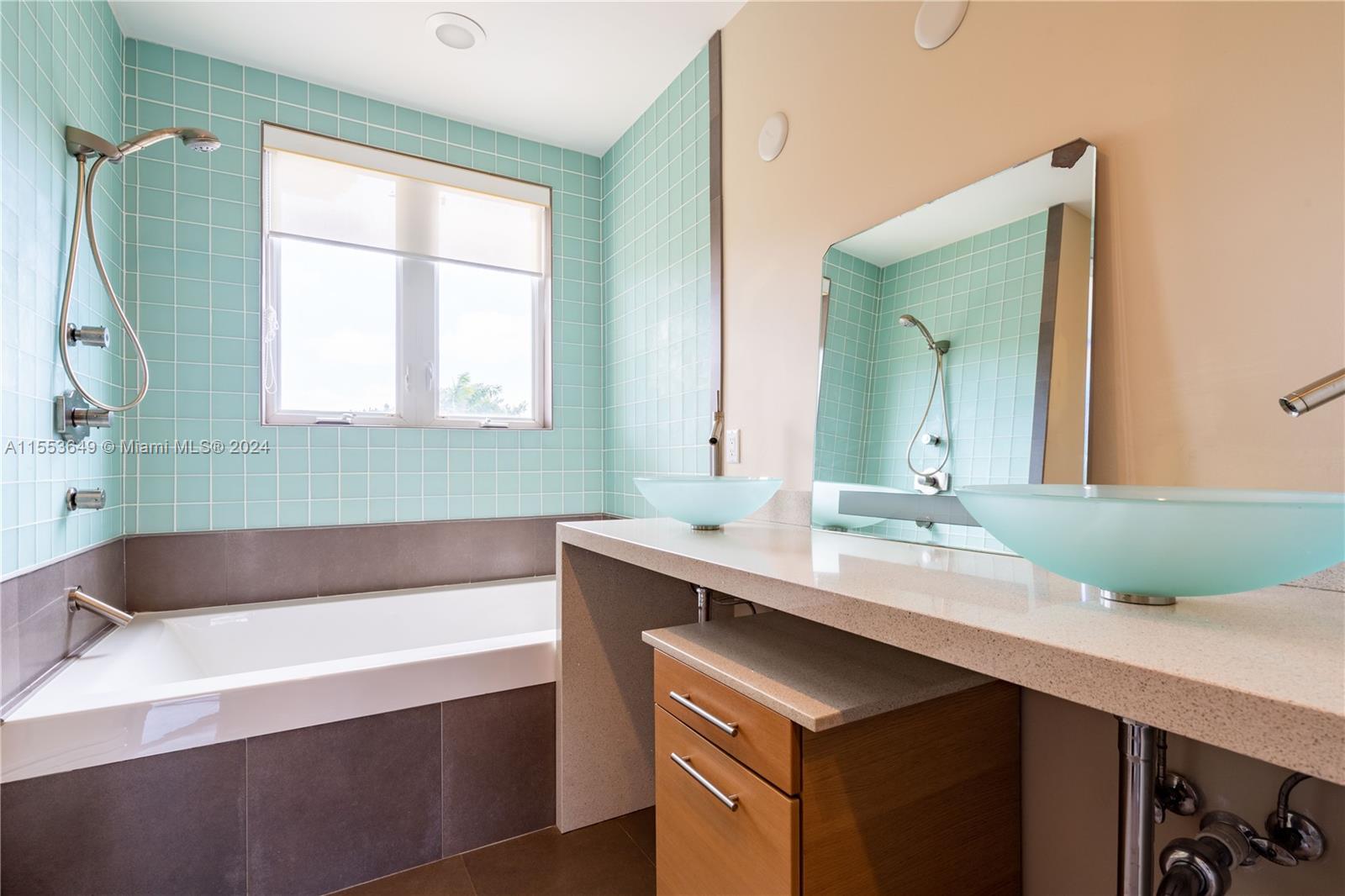 3121 NE 26th St, Fort Lauderdale, Florida 33305, 3 Bedrooms Bedrooms, ,4 BathroomsBathrooms,Residential,For Sale,3121 NE 26th St,A11553649