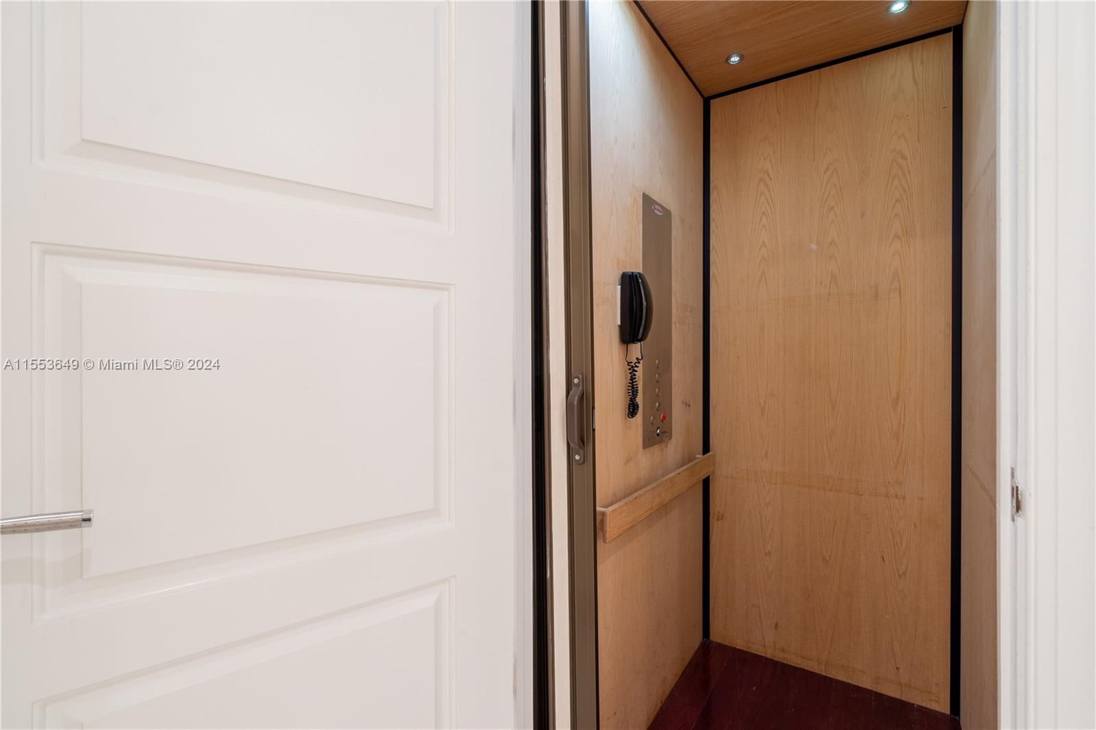 3121 NE 26th St, Fort Lauderdale, Florida 33305, 3 Bedrooms Bedrooms, ,4 BathroomsBathrooms,Residential,For Sale,3121 NE 26th St,A11553649