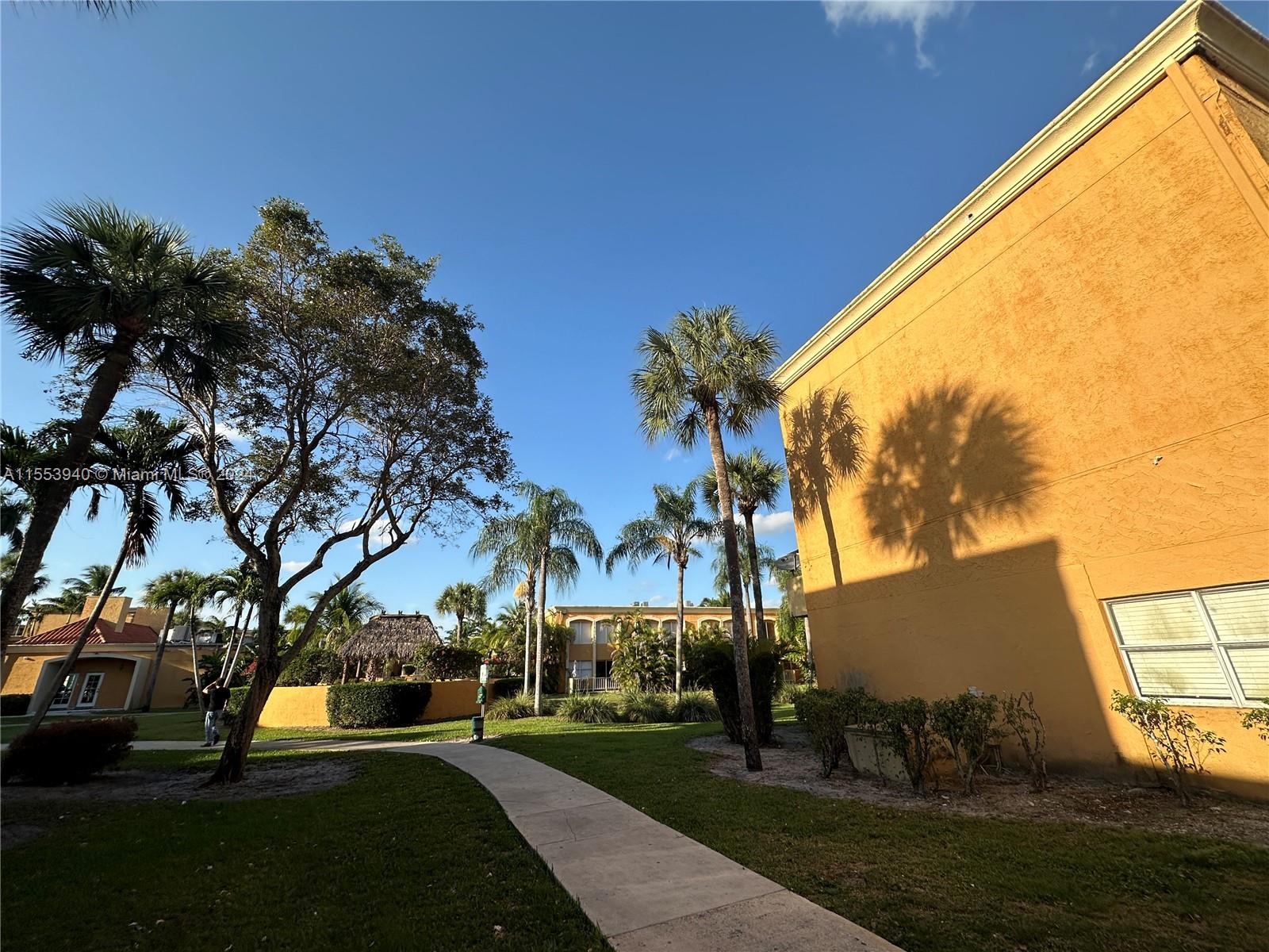 17911 NW 68th Ave M206, Hialeah, Florida 33015, 2 Bedrooms Bedrooms, ,2 BathroomsBathrooms,Residential,For Sale,17911 NW 68th Ave M206,A11553940