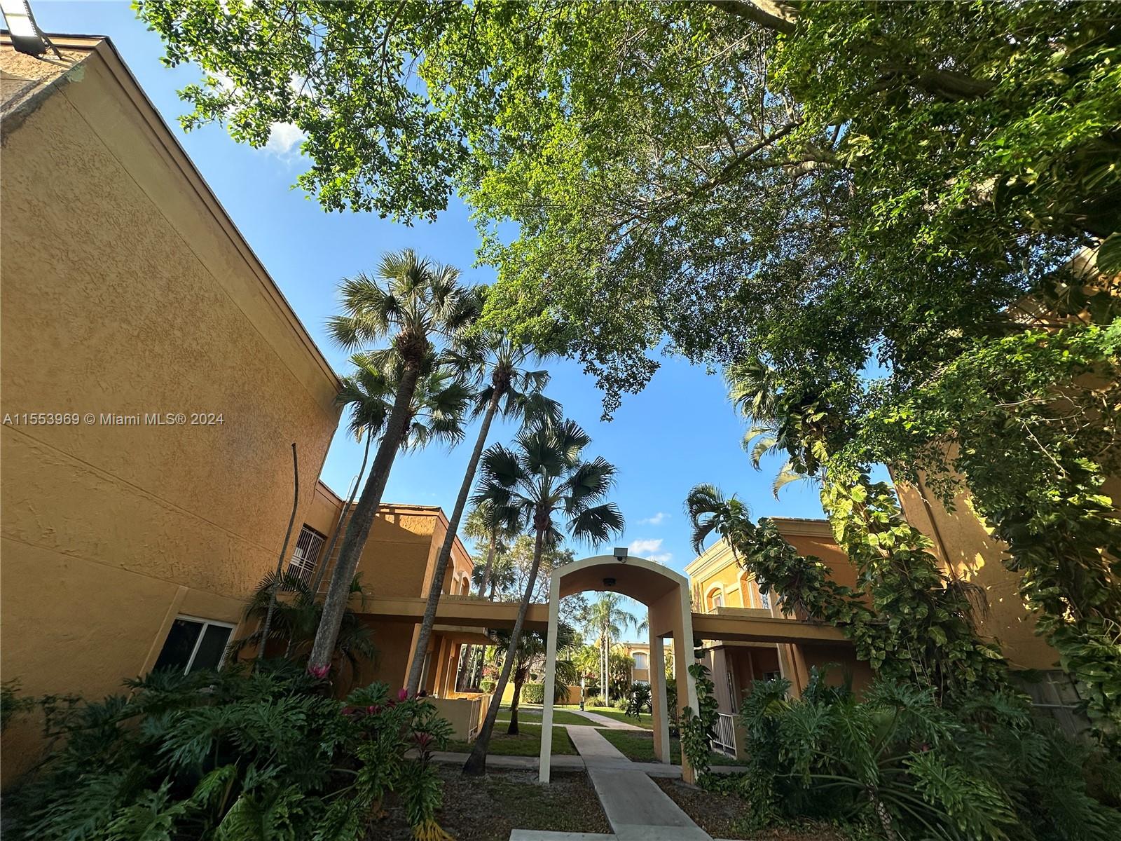 18101 NW 68th Ave B210, Hialeah, Florida 33015, 2 Bedrooms Bedrooms, ,2 BathroomsBathrooms,Residential,For Sale,18101 NW 68th Ave B210,A11553969