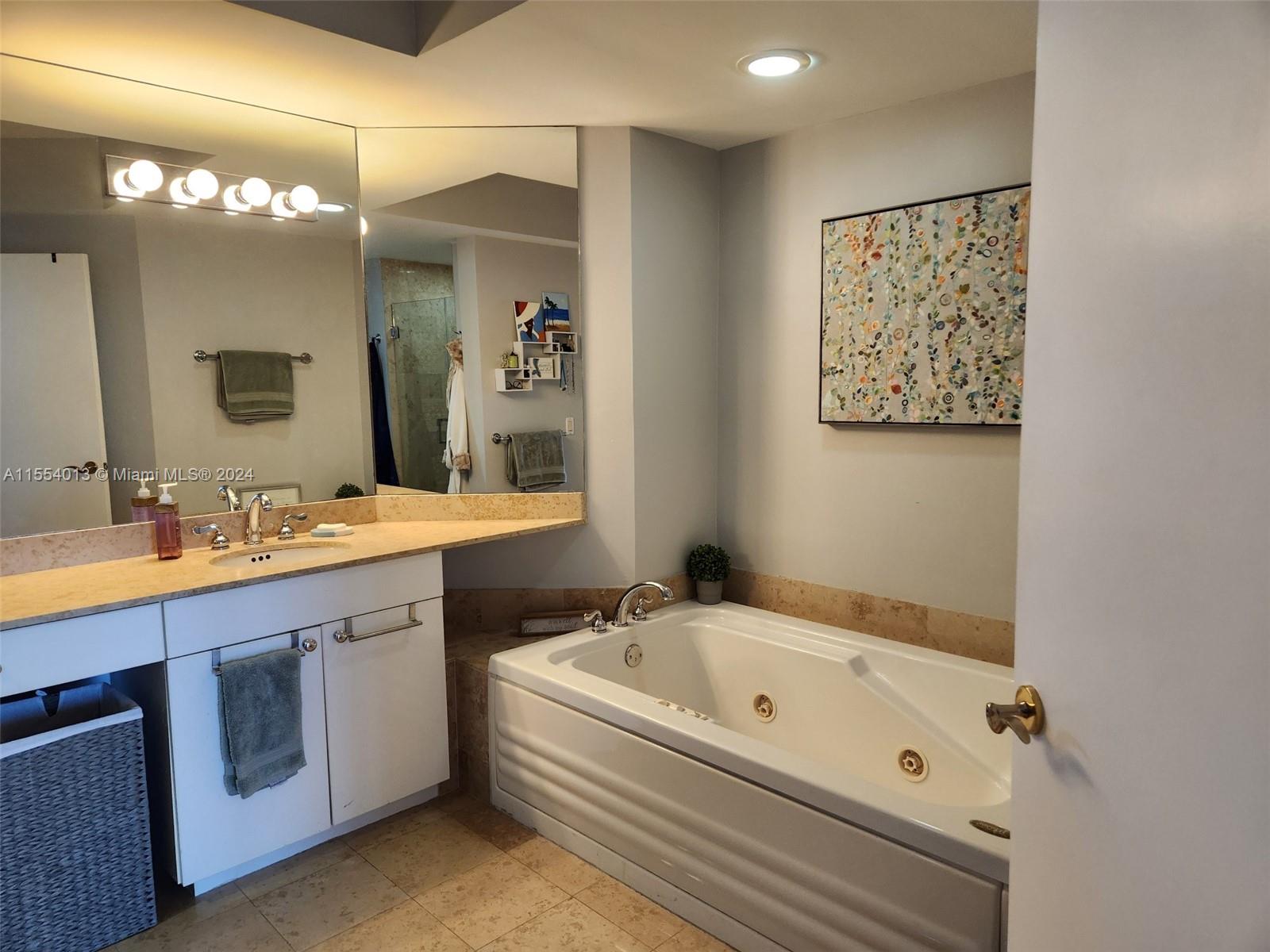 4779 Collins Ave 2506, Miami Beach, Florida 33140, 1 Bedroom Bedrooms, ,2 BathroomsBathrooms,Residential,For Sale,4779 Collins Ave 2506,A11554013