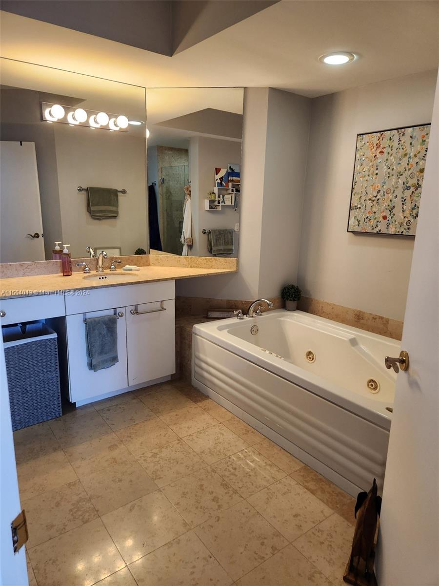 4779 Collins Ave 2506, Miami Beach, Florida 33140, 1 Bedroom Bedrooms, ,2 BathroomsBathrooms,Residential,For Sale,4779 Collins Ave 2506,A11554013