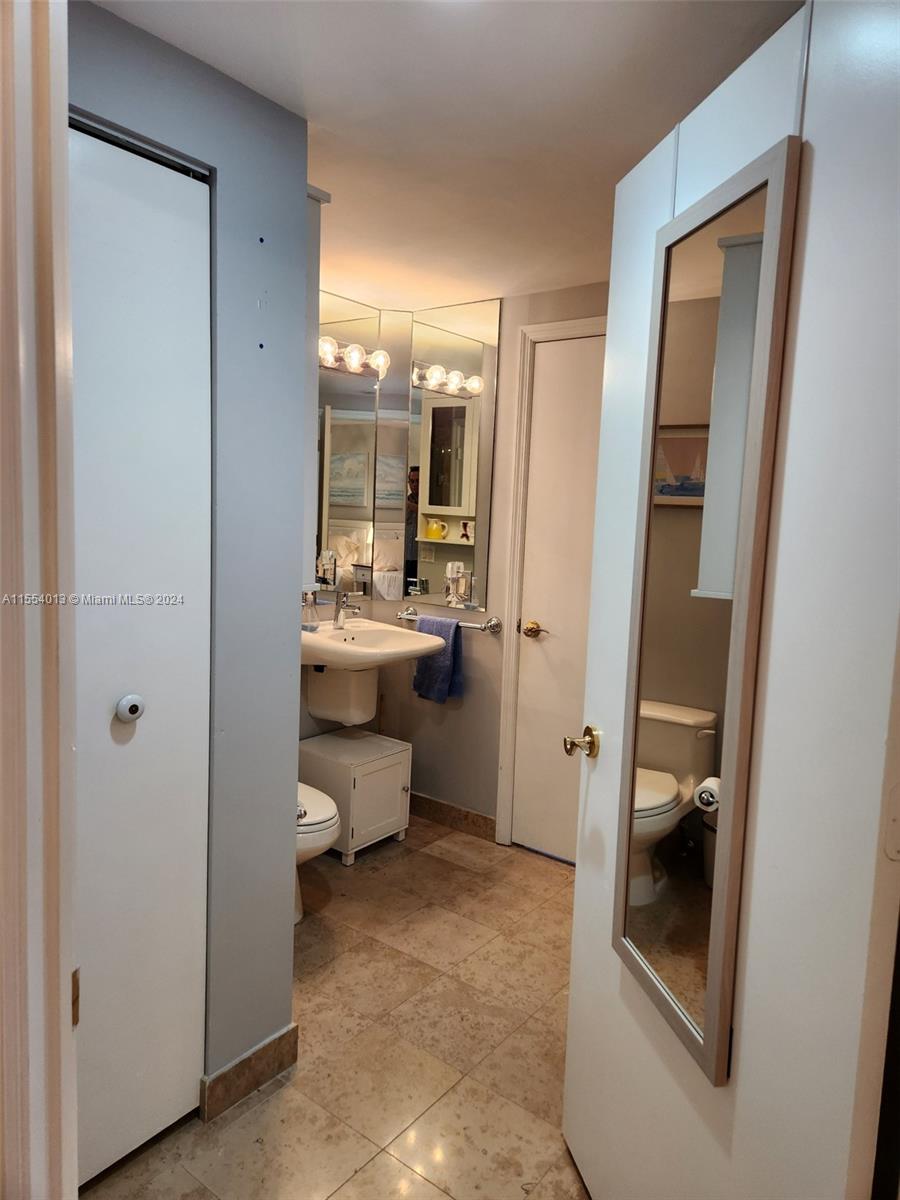 4779 Collins Ave 2506, Miami Beach, Florida 33140, 1 Bedroom Bedrooms, ,2 BathroomsBathrooms,Residential,For Sale,4779 Collins Ave 2506,A11554013