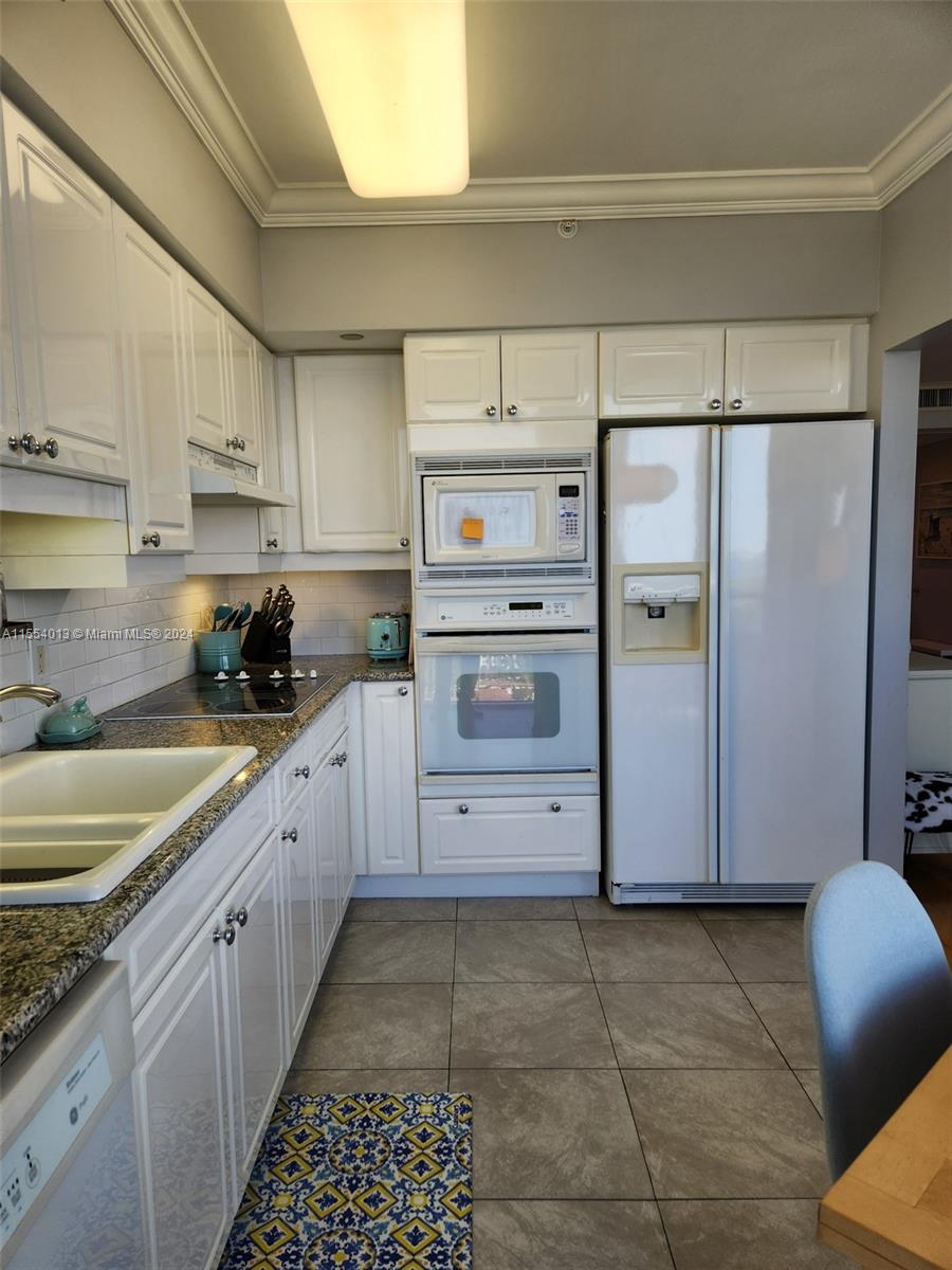 4779 Collins Ave 2506, Miami Beach, Florida 33140, 1 Bedroom Bedrooms, ,2 BathroomsBathrooms,Residential,For Sale,4779 Collins Ave 2506,A11554013