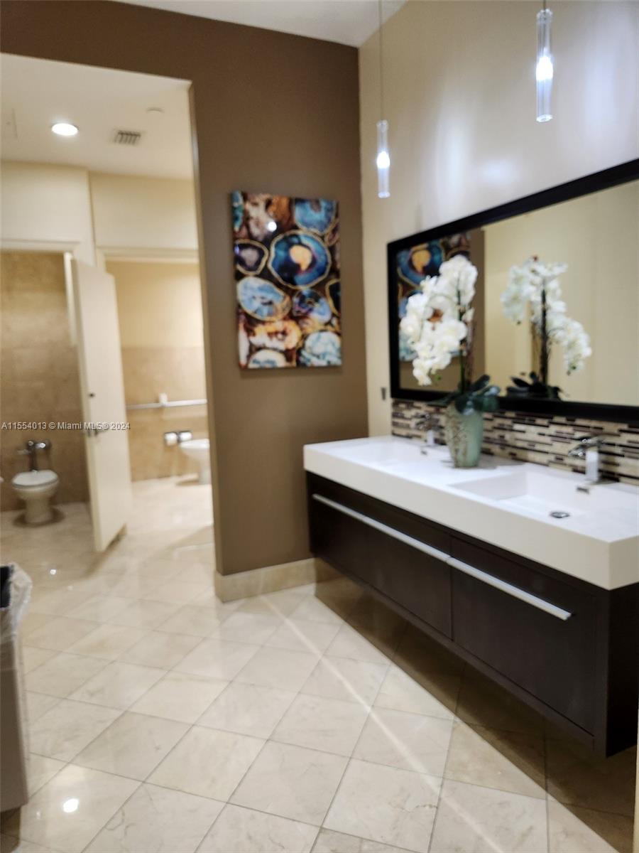 4779 Collins Ave 2506, Miami Beach, Florida 33140, 1 Bedroom Bedrooms, ,2 BathroomsBathrooms,Residential,For Sale,4779 Collins Ave 2506,A11554013