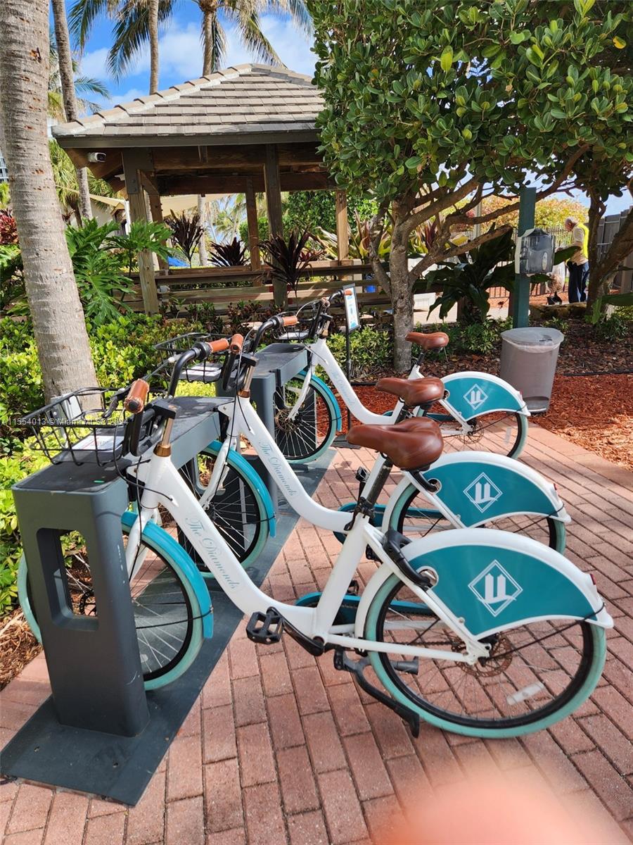 4779 Collins Ave 2506, Miami Beach, Florida 33140, 1 Bedroom Bedrooms, ,2 BathroomsBathrooms,Residential,For Sale,4779 Collins Ave 2506,A11554013