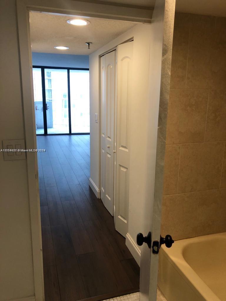 555 NE 15th St 15F, Miami, Florida 33132, 1 Bedroom Bedrooms, ,1 BathroomBathrooms,Residential,For Sale,555 NE 15th St 15F,A11554028