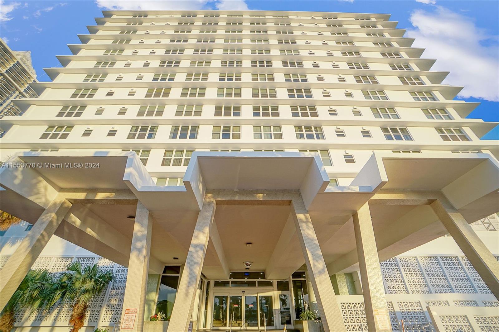 4747 Collins Ave 1108, Miami Beach, Florida 33140, 1 Bedroom Bedrooms, ,1 BathroomBathrooms,Residential,For Sale,4747 Collins Ave 1108,A11553770