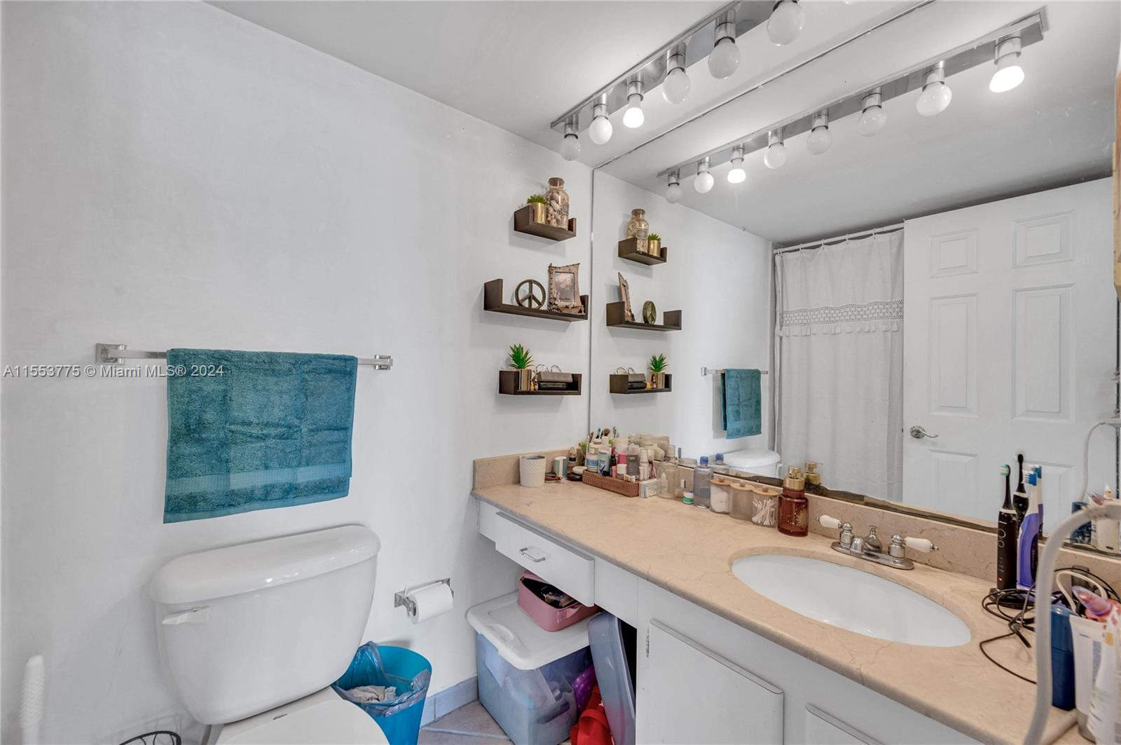 6770 Indian Creek Dr 8R, Miami Beach, Florida 33141, 1 Bedroom Bedrooms, ,1 BathroomBathrooms,Residential,For Sale,6770 Indian Creek Dr 8R,A11553775