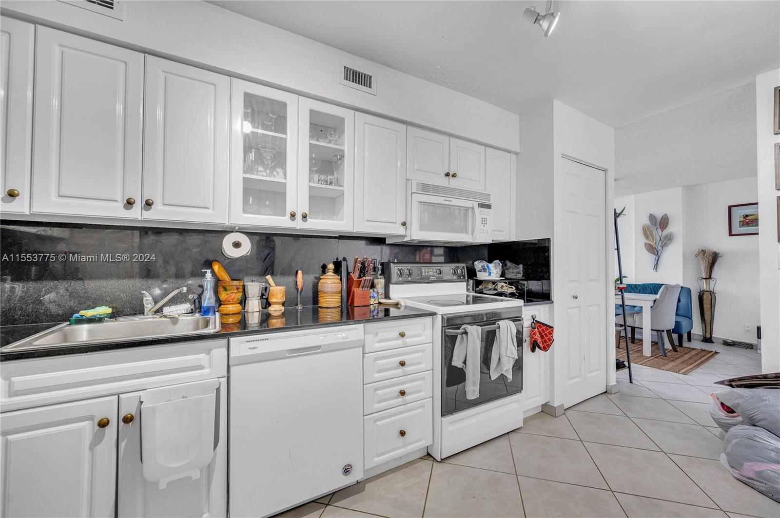 6770 Indian Creek Dr 8R, Miami Beach, Florida 33141, 1 Bedroom Bedrooms, ,1 BathroomBathrooms,Residential,For Sale,6770 Indian Creek Dr 8R,A11553775