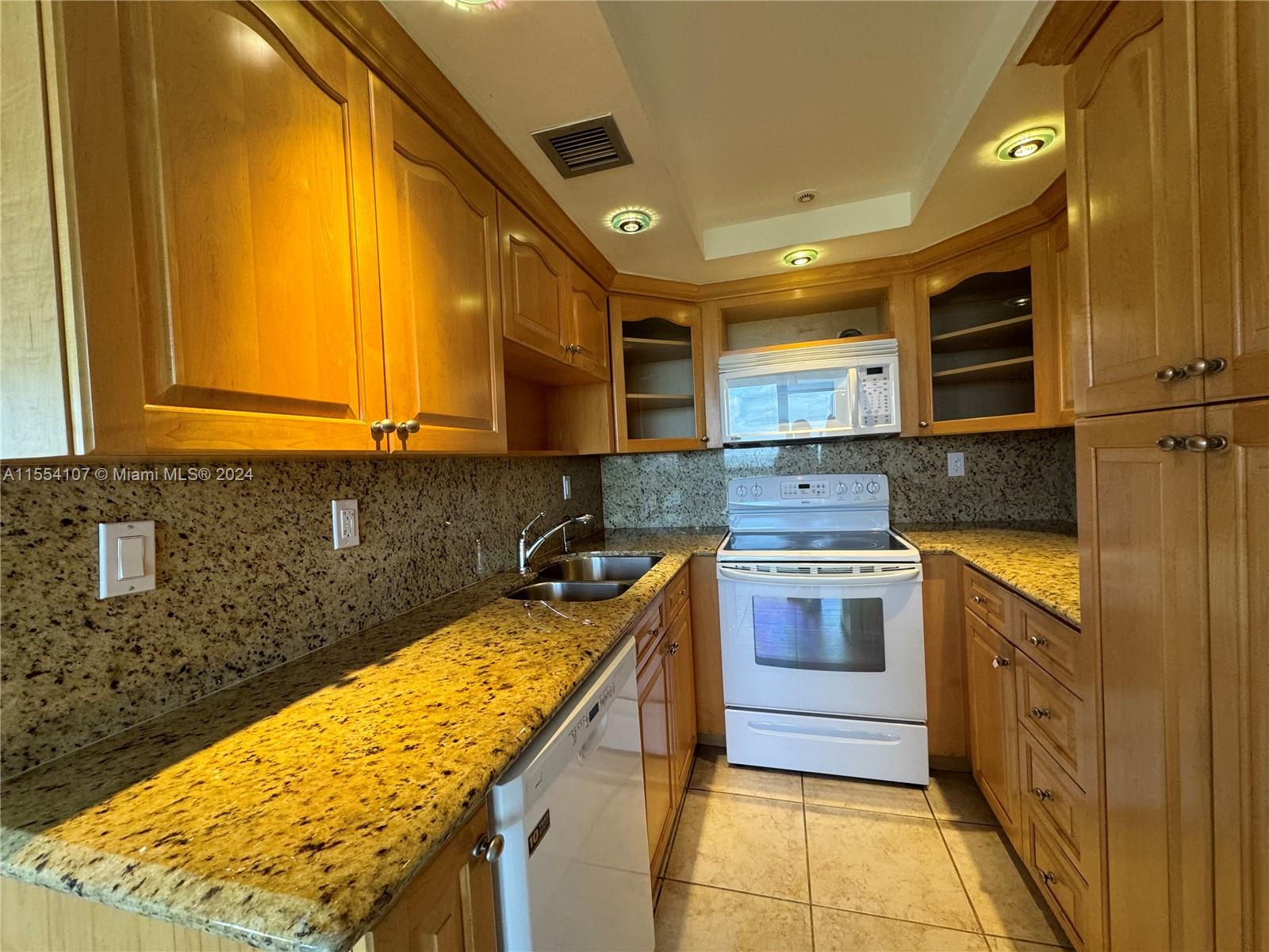 2555 Collins Ave 2002, Miami Beach, Florida 33140, 2 Bedrooms Bedrooms, ,2 BathroomsBathrooms,Residential,For Sale,2555 Collins Ave 2002,A11554107