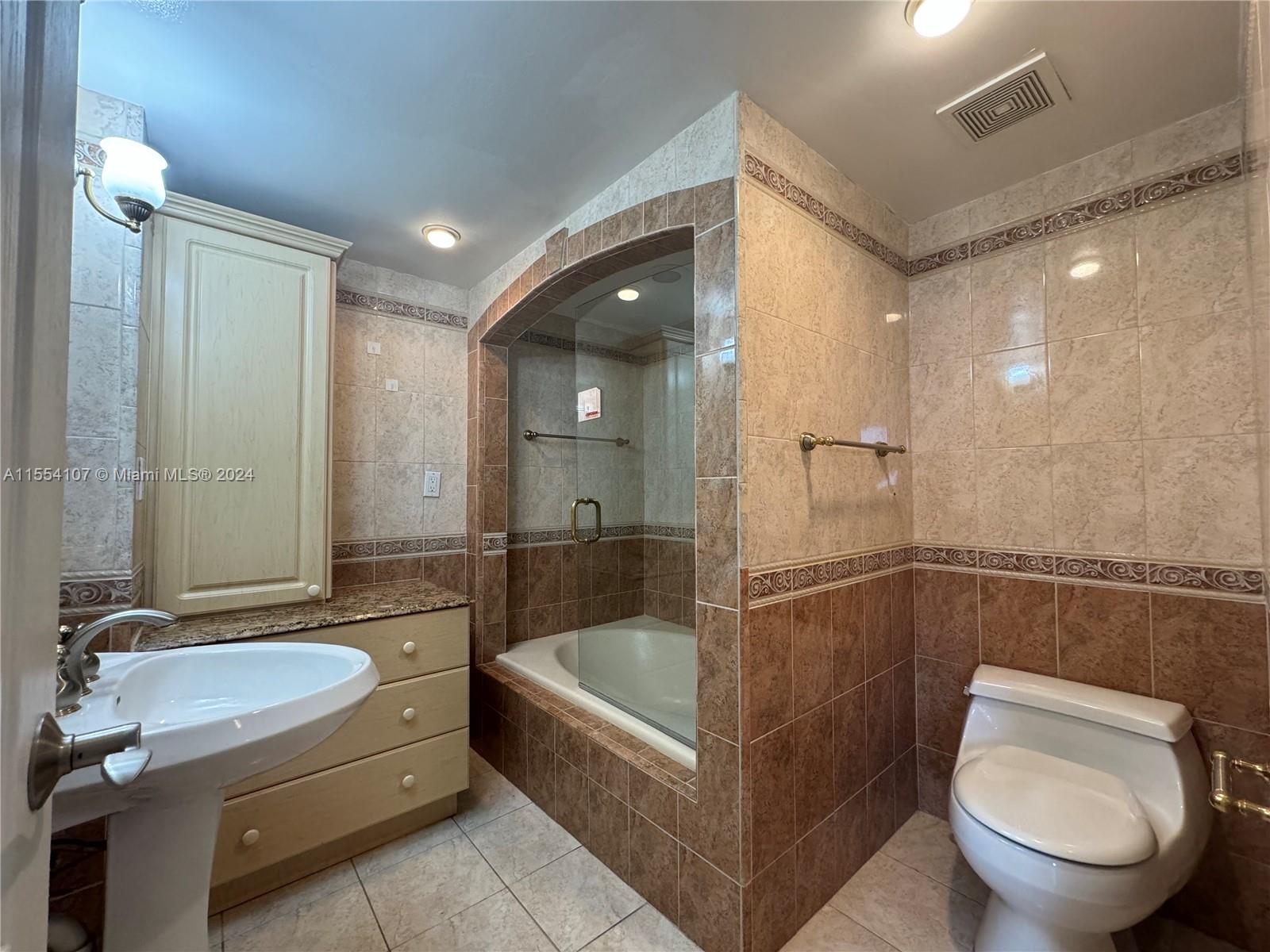 2555 Collins Ave 2002, Miami Beach, Florida 33140, 2 Bedrooms Bedrooms, ,2 BathroomsBathrooms,Residential,For Sale,2555 Collins Ave 2002,A11554107