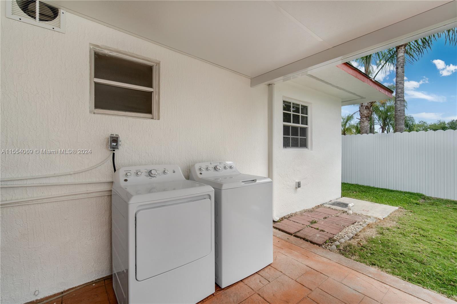 15000 Leisure Dr, Homestead, Florida 33033, 3 Bedrooms Bedrooms, ,2 BathroomsBathrooms,Residential,For Sale,15000 Leisure Dr,A11554069