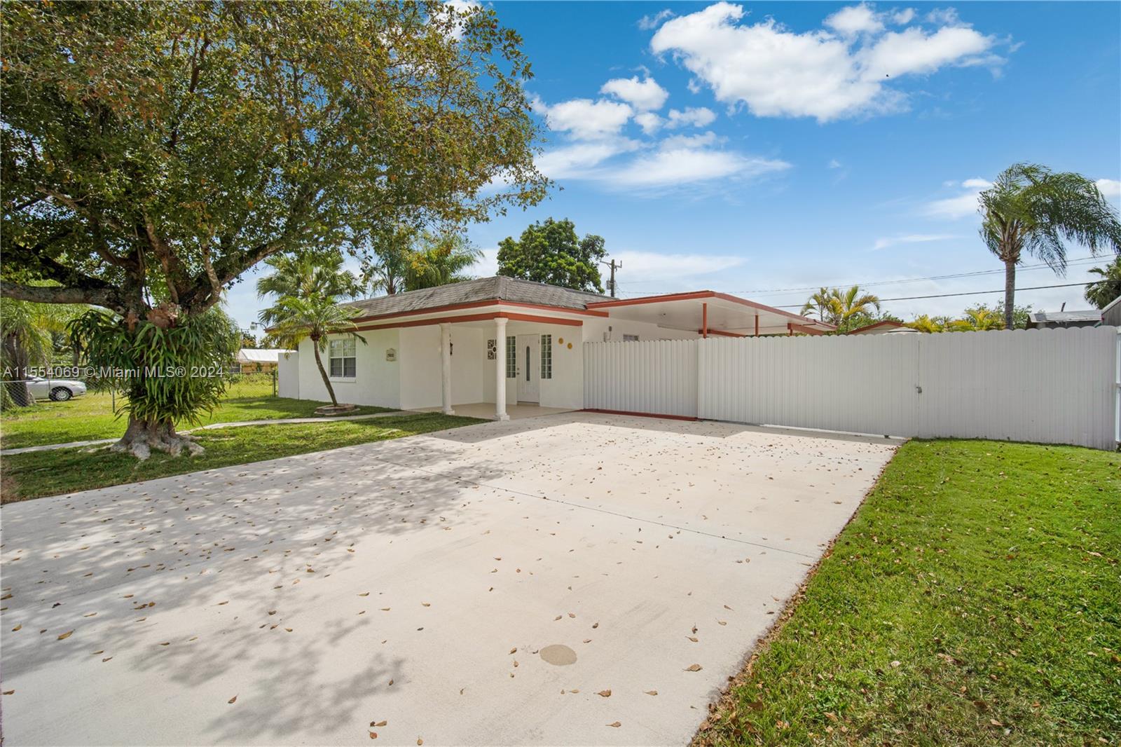 15000 Leisure Dr, Homestead, Florida 33033, 3 Bedrooms Bedrooms, ,2 BathroomsBathrooms,Residential,For Sale,15000 Leisure Dr,A11554069
