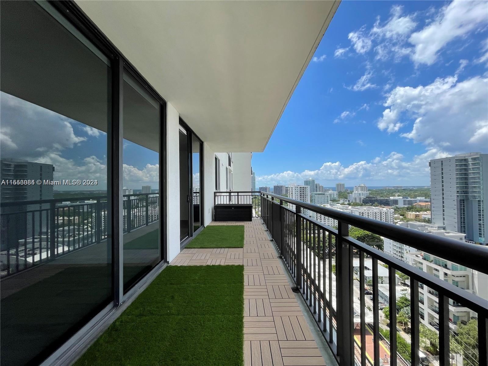 This spacious 1/1 unit in the Nine Building is in great condition. The unit features a large modern kitchen, tile floors, double vanity in bathroom, walk-in closet, desk/work area. There is a large balcony spreading the width of the unit, the West View is spectacular and has views of Biscayne bay to the South and Marlins Stadium to the North. The building is also conveniently located across the street from a Metrorail Stop and has a Publix directly downstairs.