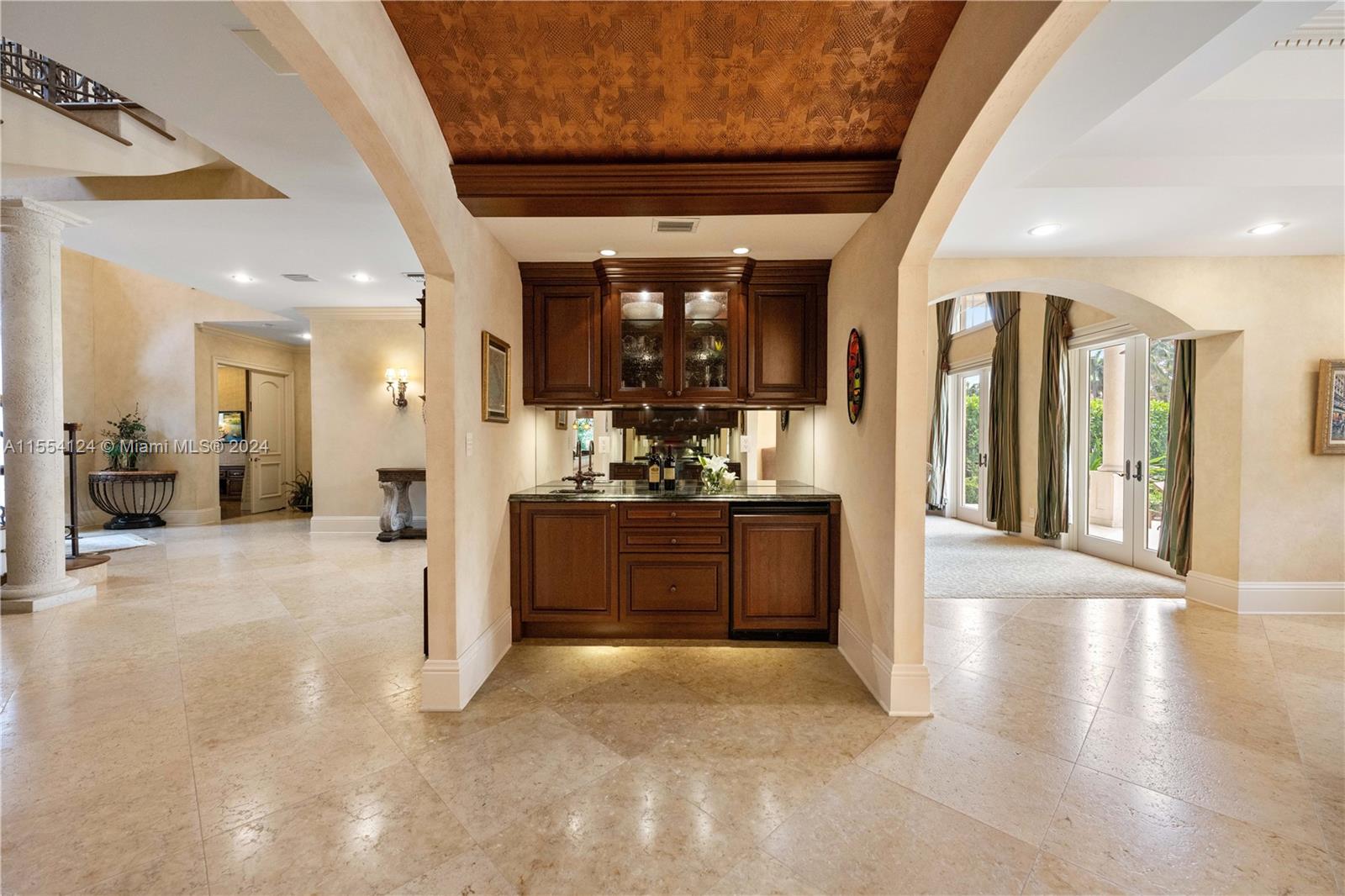 Bar/Entertainment Area