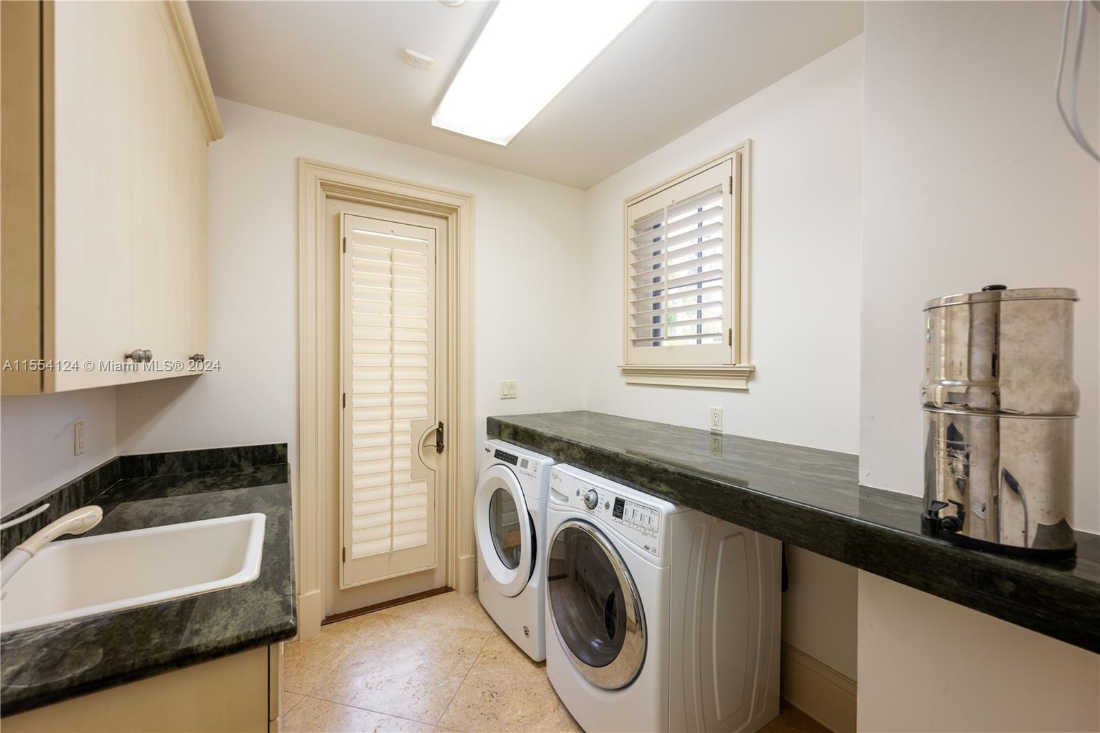 67 Royal Palm Dr, Fort Lauderdale, Florida 33301, 7 Bedrooms Bedrooms, ,6 BathroomsBathrooms,Residential,For Sale,67 Royal Palm Dr,A11554124