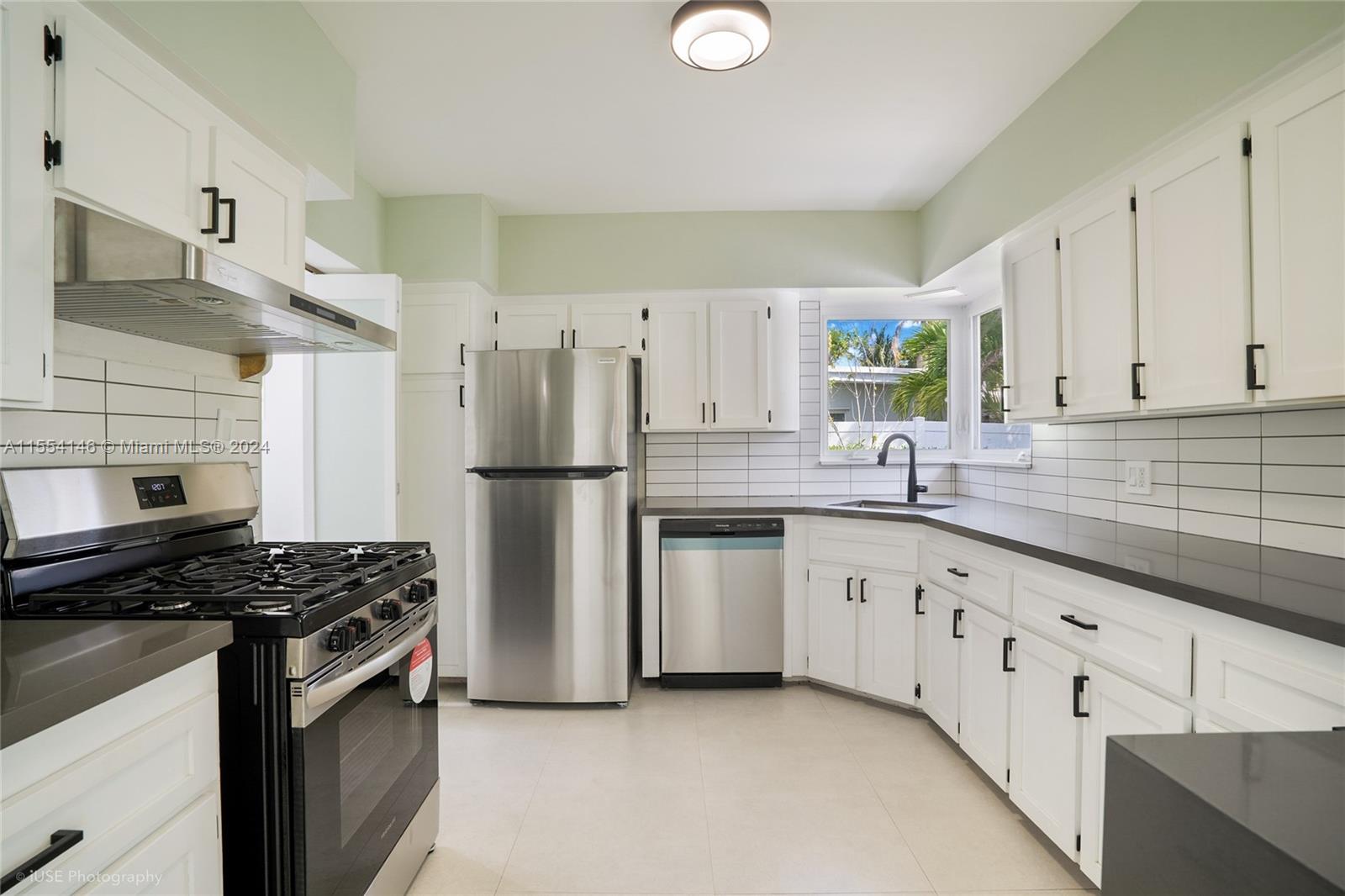 1406 NE 18th Ave, Fort Lauderdale, Florida 33304, 3 Bedrooms Bedrooms, ,3 BathroomsBathrooms,Residential,For Sale,1406 NE 18th Ave,A11554146