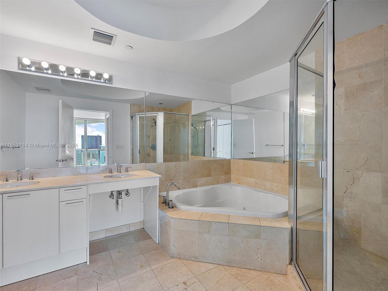 3131 NE 188th St 2-1109, Aventura, Florida 33180, 2 Bedrooms Bedrooms, ,2 BathroomsBathrooms,Residential,For Sale,3131 NE 188th St 2-1109,A11553114