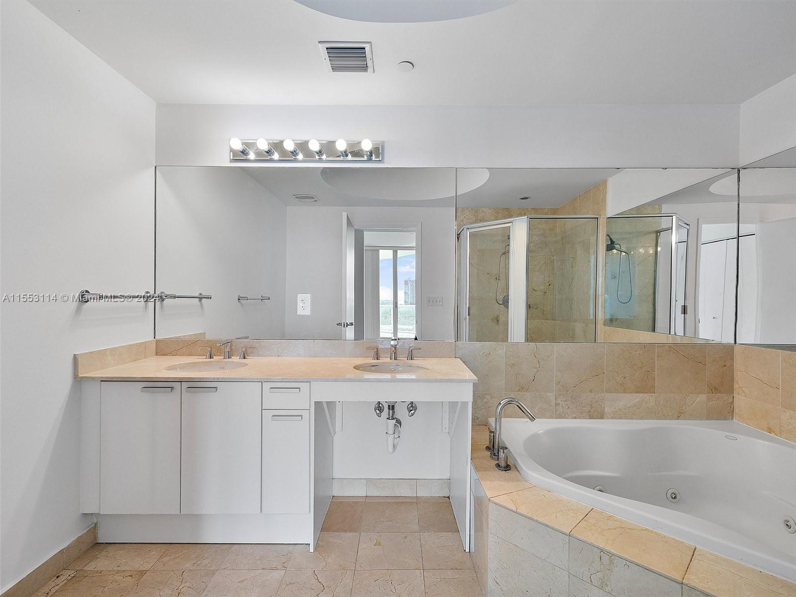 3131 NE 188th St 2-1109, Aventura, Florida 33180, 2 Bedrooms Bedrooms, ,2 BathroomsBathrooms,Residential,For Sale,3131 NE 188th St 2-1109,A11553114