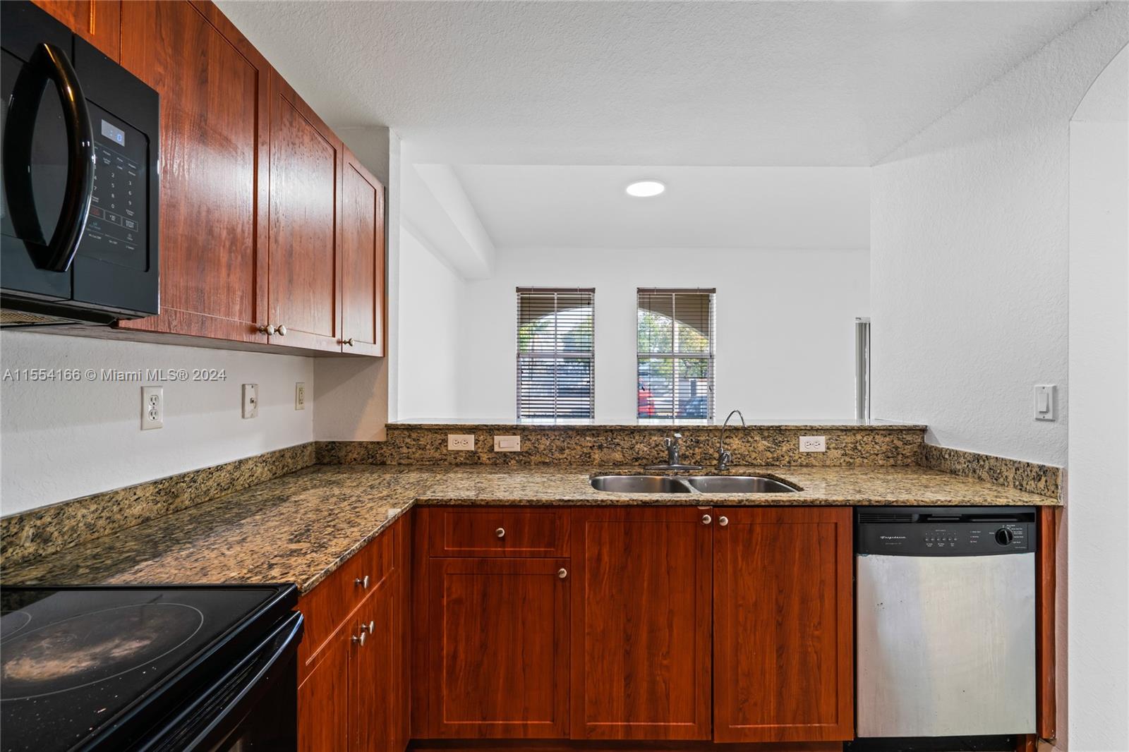 10850 NW 89th Ter 102-5, Doral, Florida 33178, 3 Bedrooms Bedrooms, ,2 BathroomsBathrooms,Residential,For Sale,10850 NW 89th Ter 102-5,A11554166