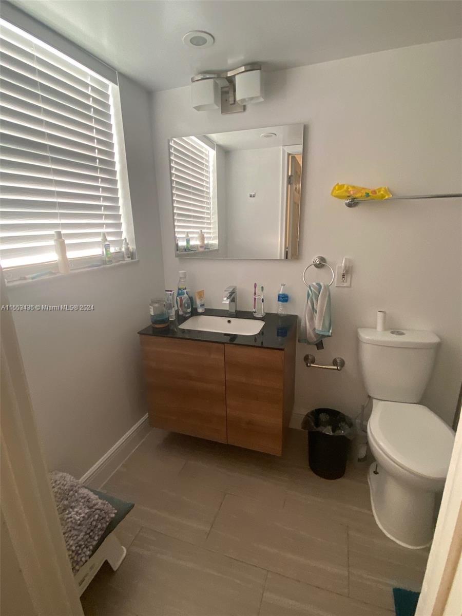 137 Golden Isles Dr 512, Hallandale Beach, Florida 33009, 1 Bedroom Bedrooms, ,1 BathroomBathrooms,Residentiallease,For Rent,137 Golden Isles Dr 512,A11553436