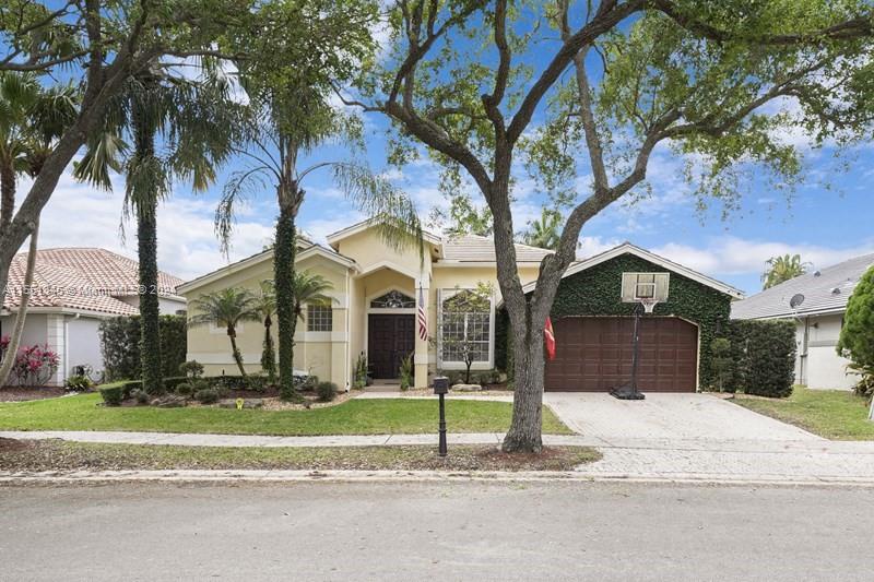 2794  Oakbrook Dr  For Sale A11551345, FL