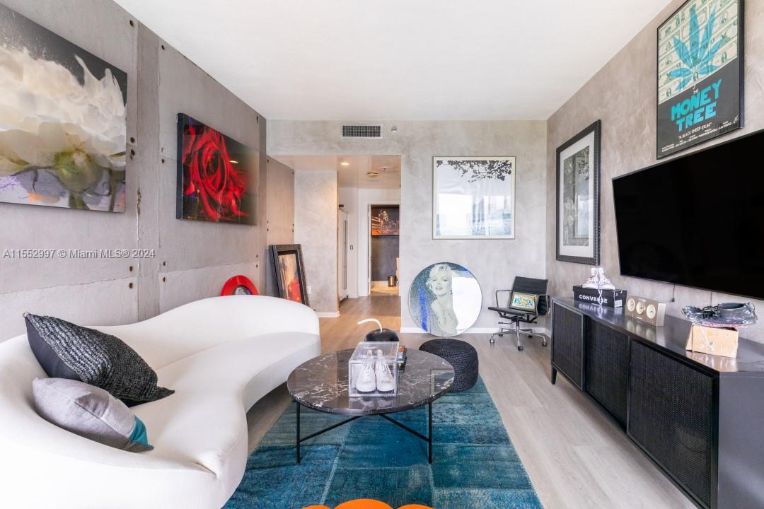 1000 Venetian Way 810, Miami Beach, Florida 33139, 1 Bedroom Bedrooms, ,1 BathroomBathrooms,Residential,For Sale,1000 Venetian Way 810,A11552997