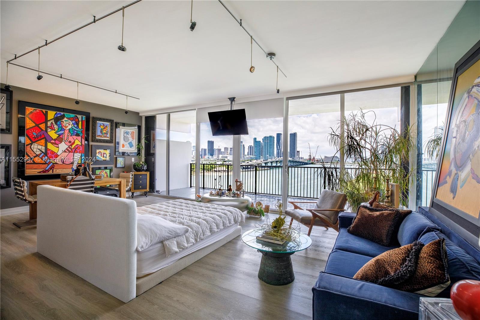 1000 Venetian Way 810, Miami Beach, Florida 33139, 1 Bedroom Bedrooms, ,1 BathroomBathrooms,Residential,For Sale,1000 Venetian Way 810,A11552997