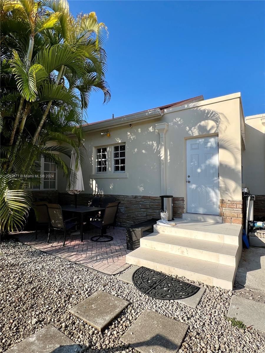 361 SW 20th Rd UNFURNISHED, Miami, Florida 33129, 3 Bedrooms Bedrooms, ,2 BathroomsBathrooms,Residentiallease,For Rent,361 SW 20th Rd UNFURNISHED,A11553677
