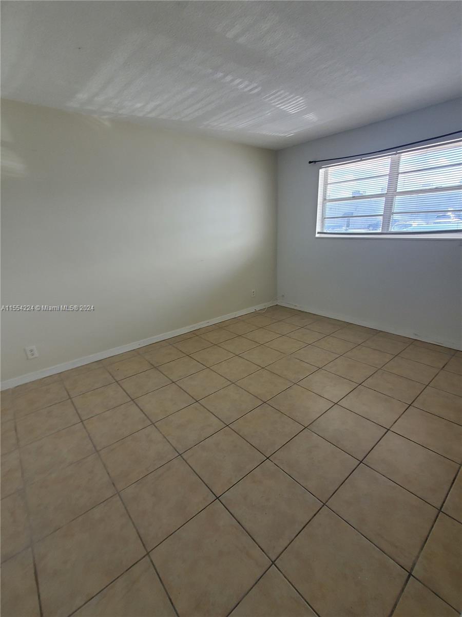 1100 NE 1st Ct 108, Hallandale Beach, Florida 33009, 1 Bedroom Bedrooms, ,1 BathroomBathrooms,Residentiallease,For Rent,1100 NE 1st Ct 108,A11554224