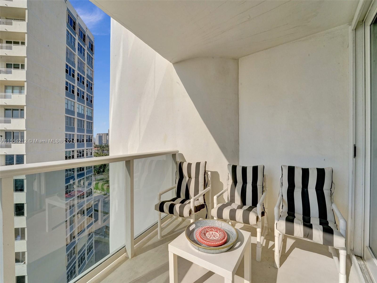 3140 S Ocean Dr 901, Hallandale Beach, Florida 33009, 1 Bedroom Bedrooms, ,1 BathroomBathrooms,Residential,For Sale,3140 S Ocean Dr 901,A11554212