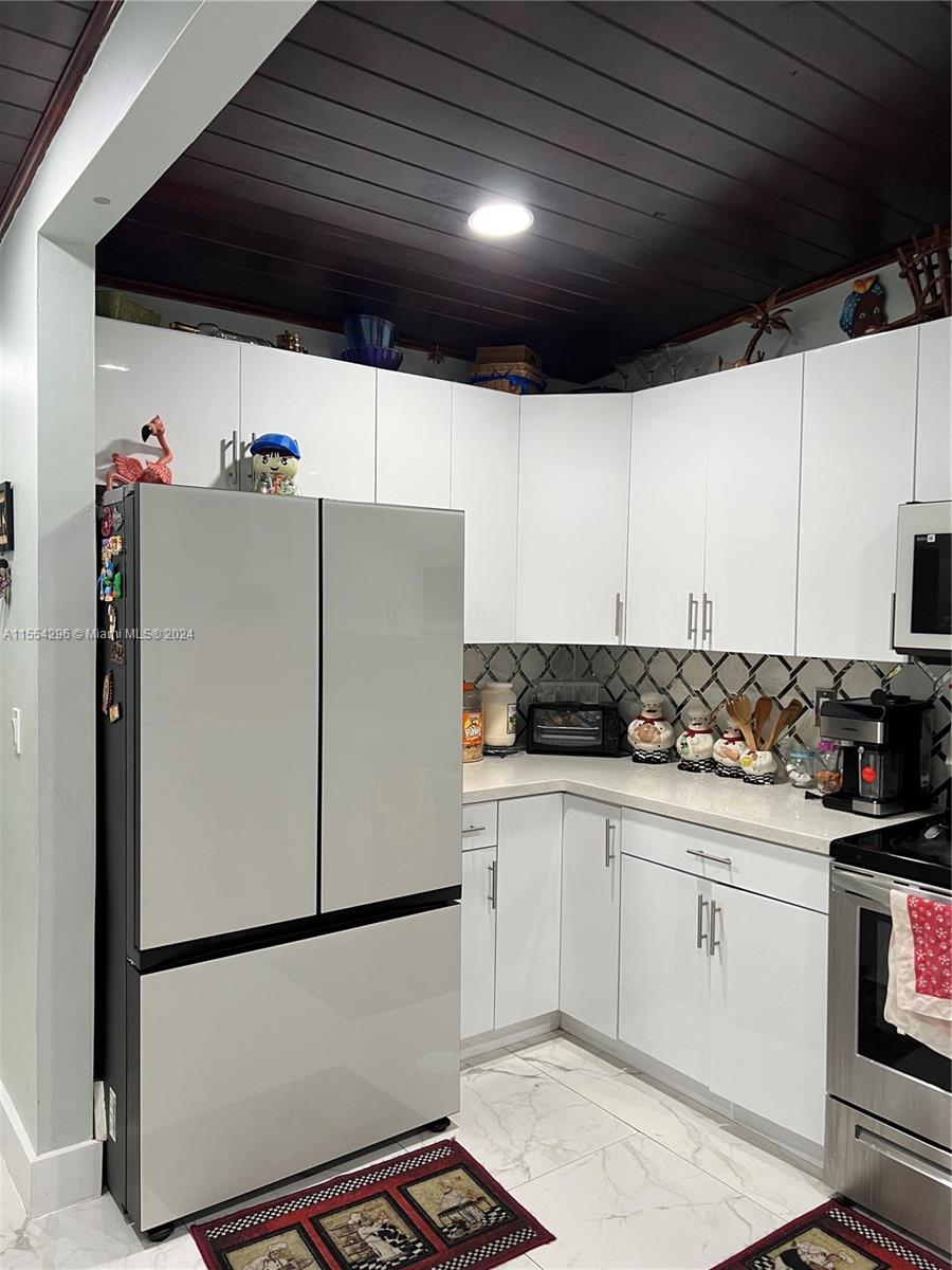 11610 NW 4th Ter 11610, Sweetwater, Florida 33172, 3 Bedrooms Bedrooms, ,2 BathroomsBathrooms,Residential,For Sale,11610 NW 4th Ter 11610,A11554296