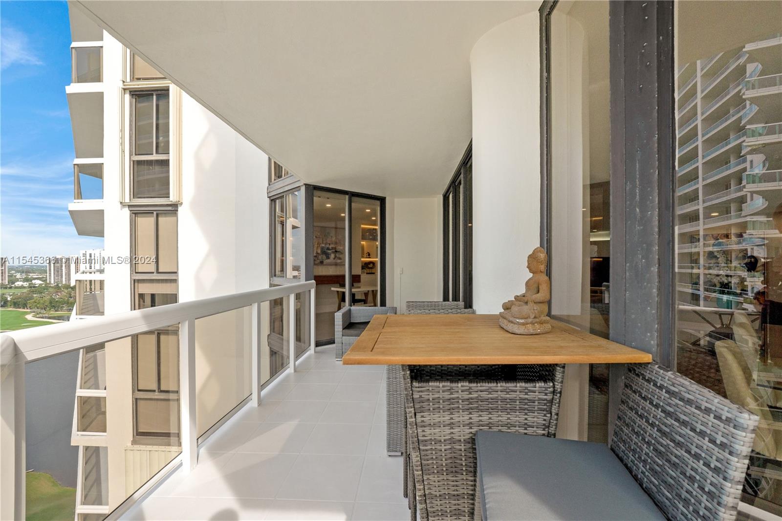 20185 E Country Club Dr 2104, Aventura, Florida 33180, 3 Bedrooms Bedrooms, ,2 BathroomsBathrooms,Residential,For Sale,20185 E Country Club Dr 2104,A11545366