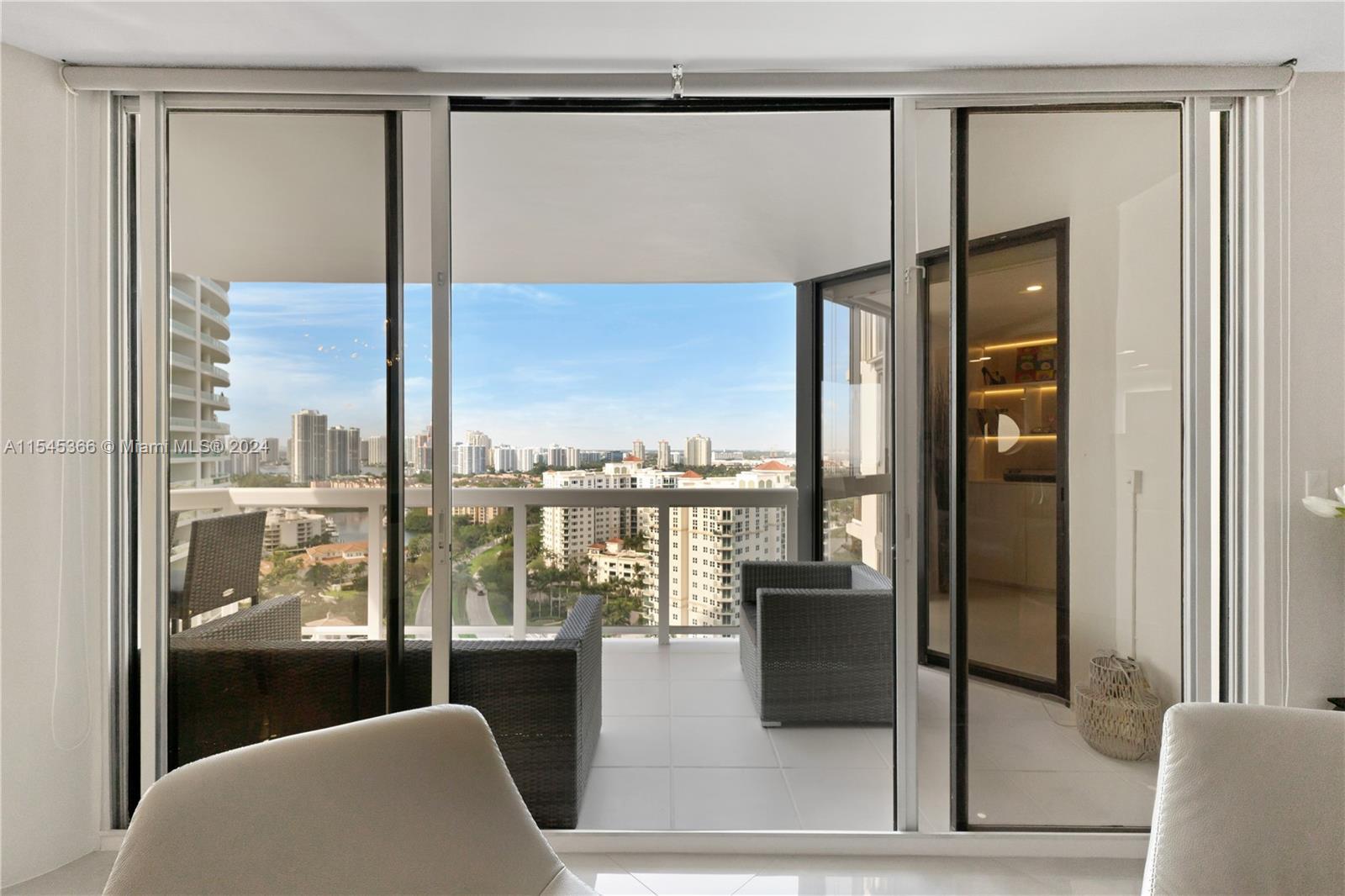 20185 E Country Club Dr 2104, Aventura, Florida 33180, 3 Bedrooms Bedrooms, ,2 BathroomsBathrooms,Residential,For Sale,20185 E Country Club Dr 2104,A11545366