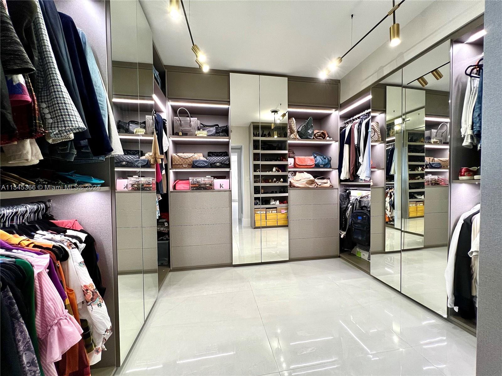 20185 E Country Club Dr 2104, Aventura, Florida 33180, 3 Bedrooms Bedrooms, ,2 BathroomsBathrooms,Residential,For Sale,20185 E Country Club Dr 2104,A11545366