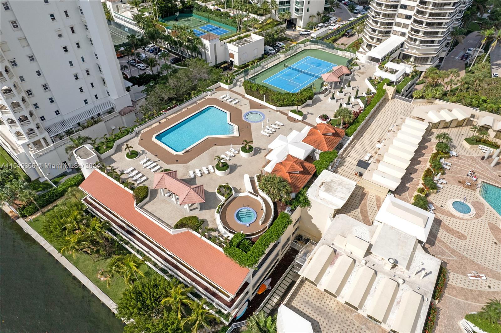 20185 E Country Club Dr 2104, Aventura, Florida 33180, 3 Bedrooms Bedrooms, ,2 BathroomsBathrooms,Residential,For Sale,20185 E Country Club Dr 2104,A11545366