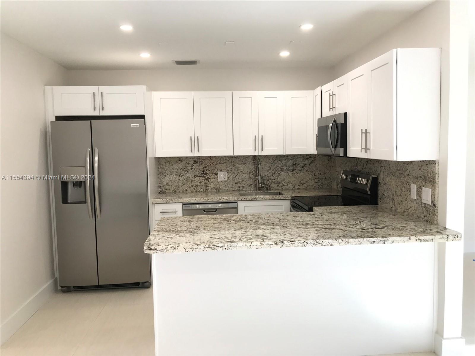 11720 SW 81st Rd 11720, Pinecrest, Florida 33156, 3 Bedrooms Bedrooms, ,2 BathroomsBathrooms,Residentiallease,For Rent,11720 SW 81st Rd 11720,A11554394