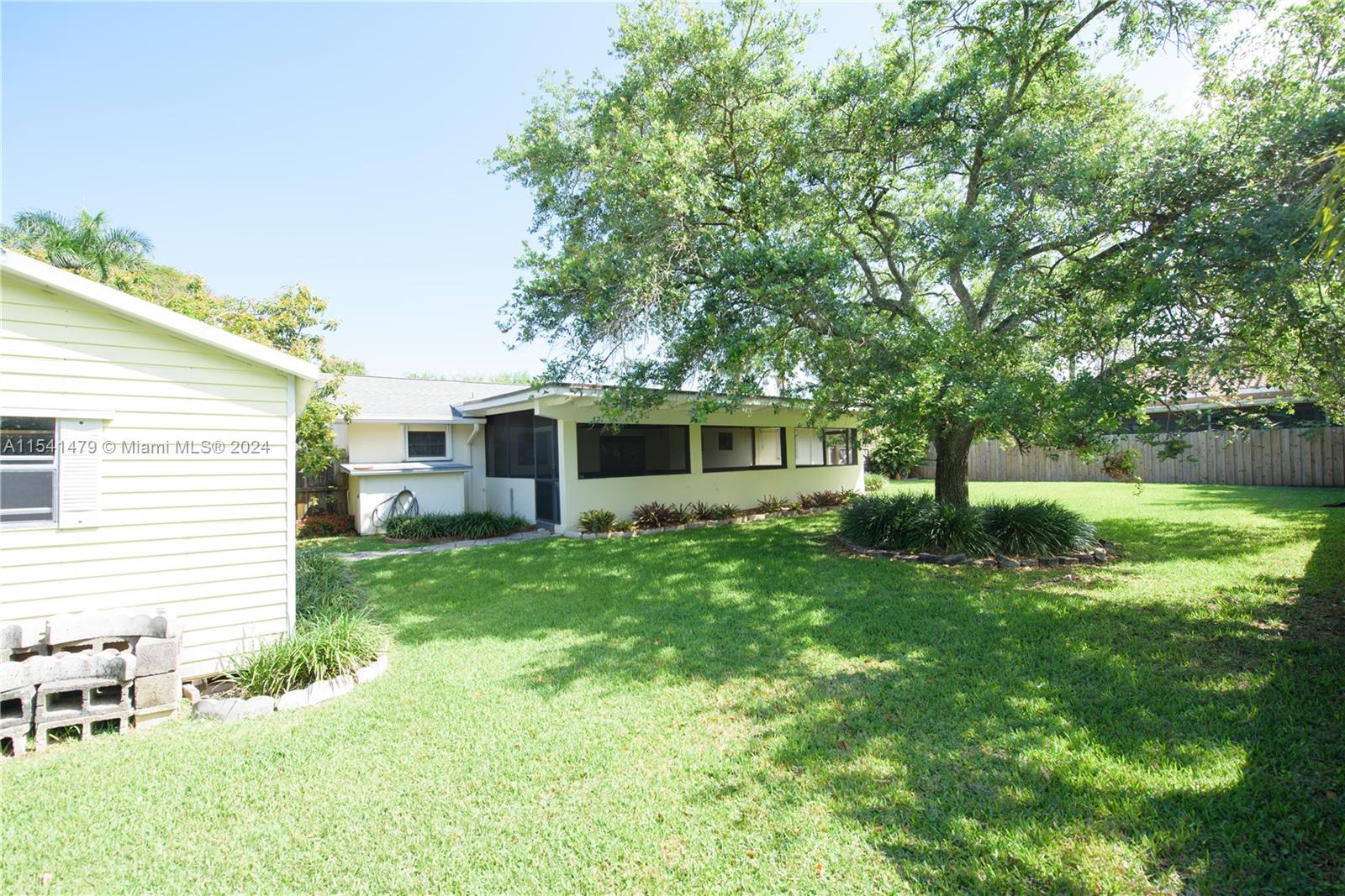 17810 SW 175th St, Miami, Florida 33187, 3 Bedrooms Bedrooms, 9 Rooms Rooms,2 BathroomsBathrooms,Residential,For Sale,17810 SW 175th St,A11541479