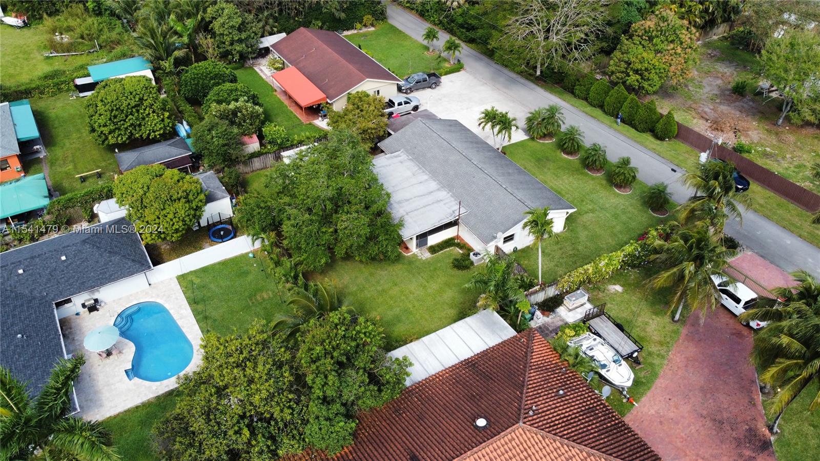 17810 SW 175th St, Miami, Florida 33187, 3 Bedrooms Bedrooms, 9 Rooms Rooms,2 BathroomsBathrooms,Residential,For Sale,17810 SW 175th St,A11541479