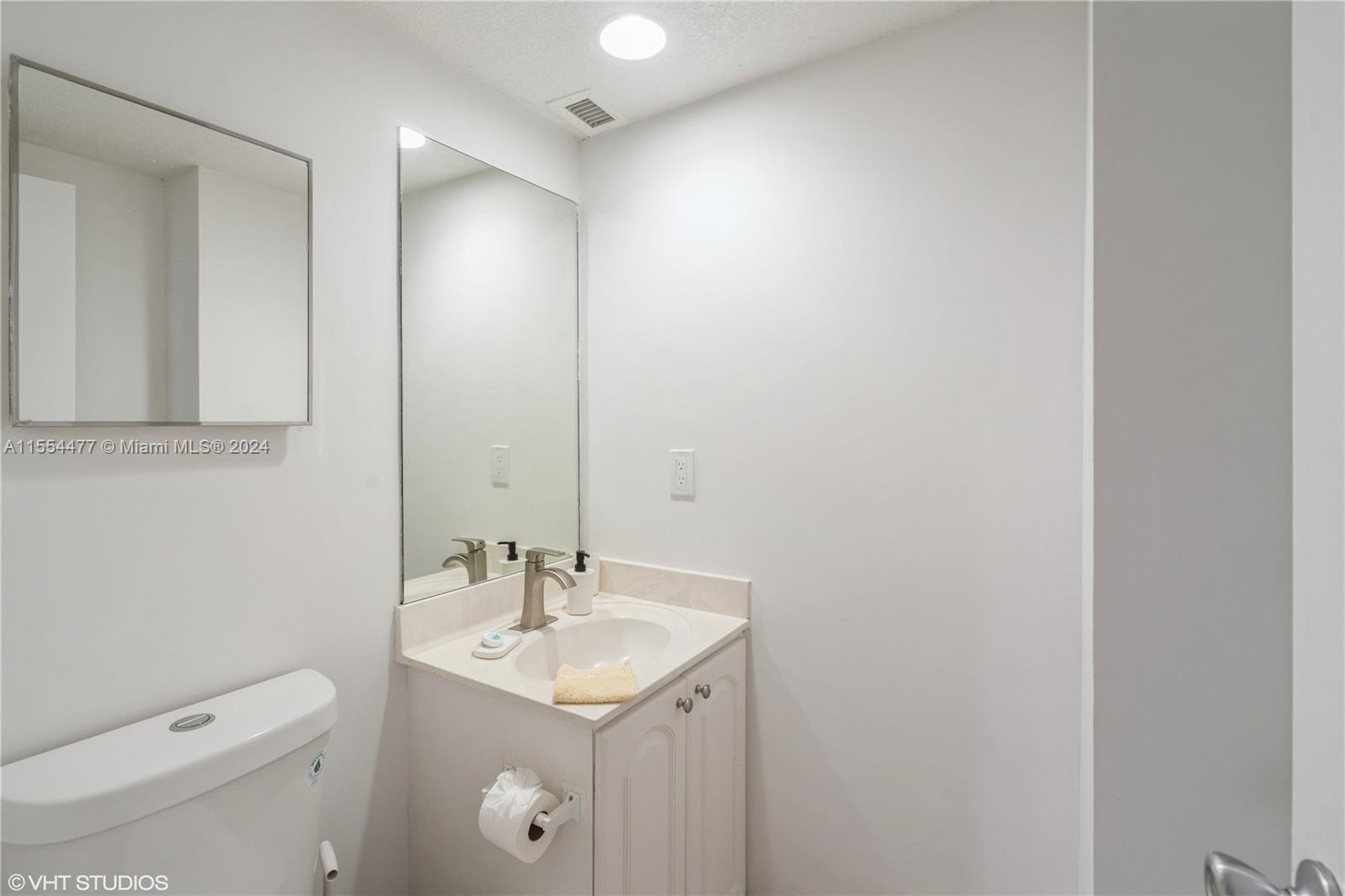 4001 S Ocean Dr 2C, Hollywood, Florida 33019, 1 Bedroom Bedrooms, ,1 BathroomBathrooms,Residential,For Sale,4001 S Ocean Dr 2C,A11554477