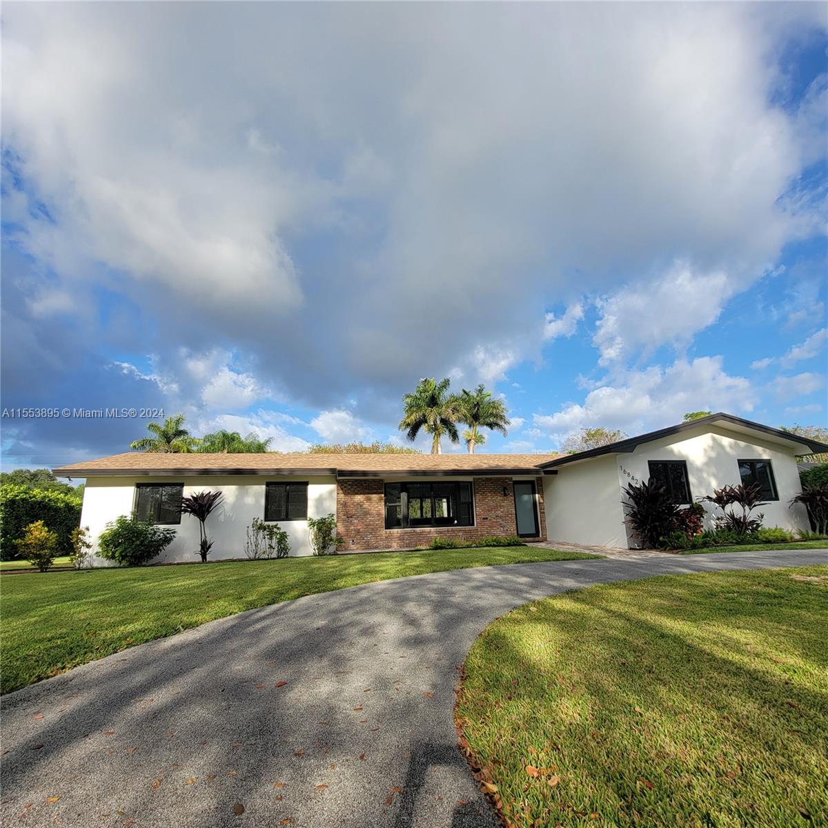 16842 SW 86th Ave  For Sale A11553895, FL