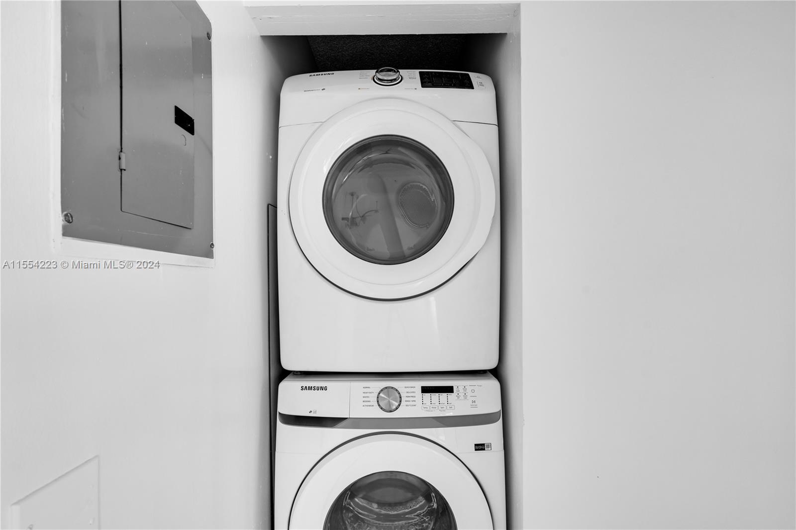 1403 S Liberty Ave 1403A, Homestead, Florida 33034, 3 Bedrooms Bedrooms, ,2 BathroomsBathrooms,Residential,For Sale,1403 S Liberty Ave 1403A,A11554223