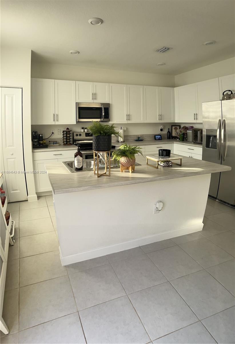 1162 SE 26th Ter, Homestead, Florida 33035, 3 Bedrooms Bedrooms, ,2 BathroomsBathrooms,Residential,For Sale,1162 SE 26th Ter,A11554543