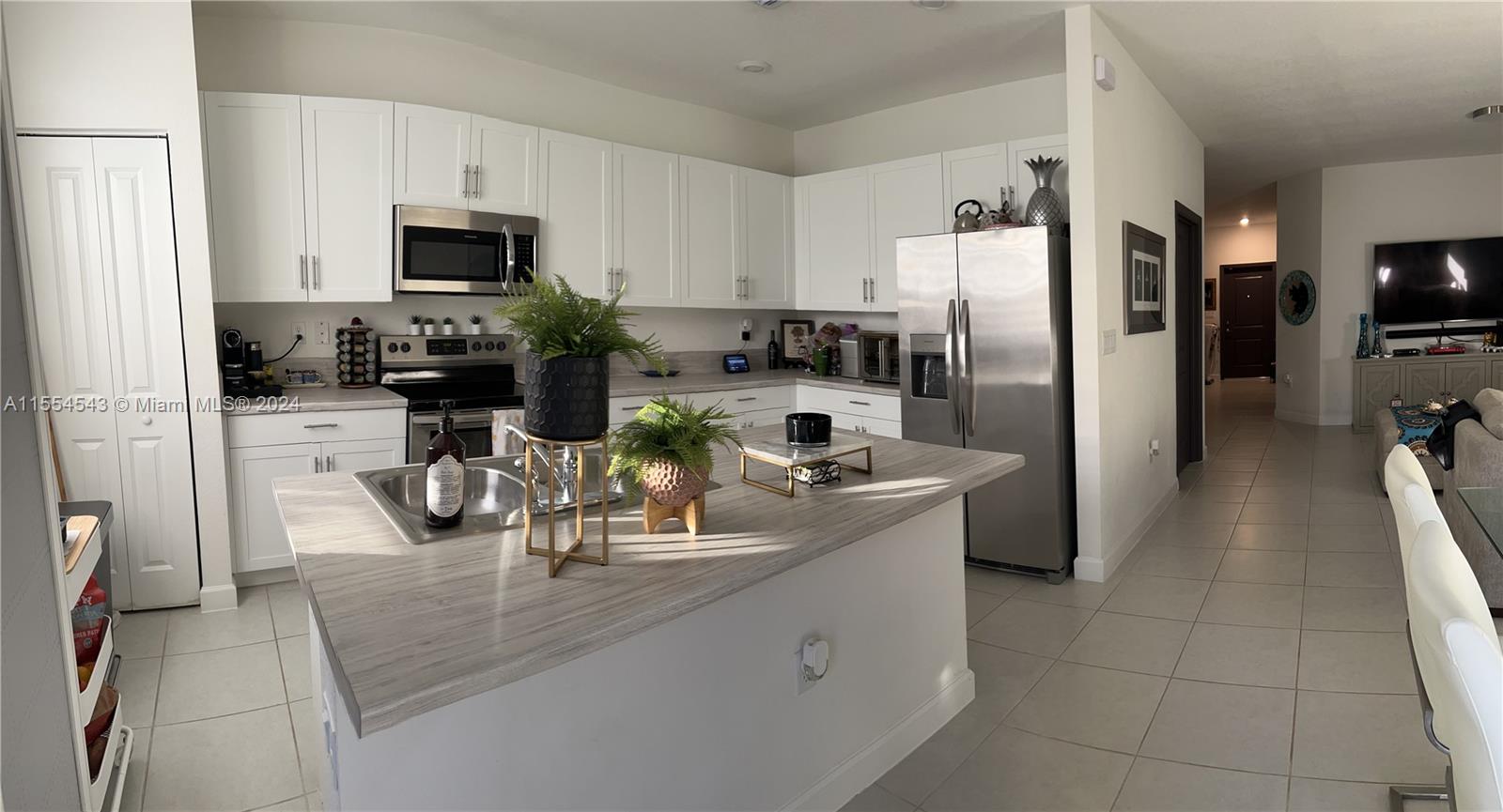 1162 SE 26th Ter, Homestead, Florida 33035, 3 Bedrooms Bedrooms, ,2 BathroomsBathrooms,Residential,For Sale,1162 SE 26th Ter,A11554543