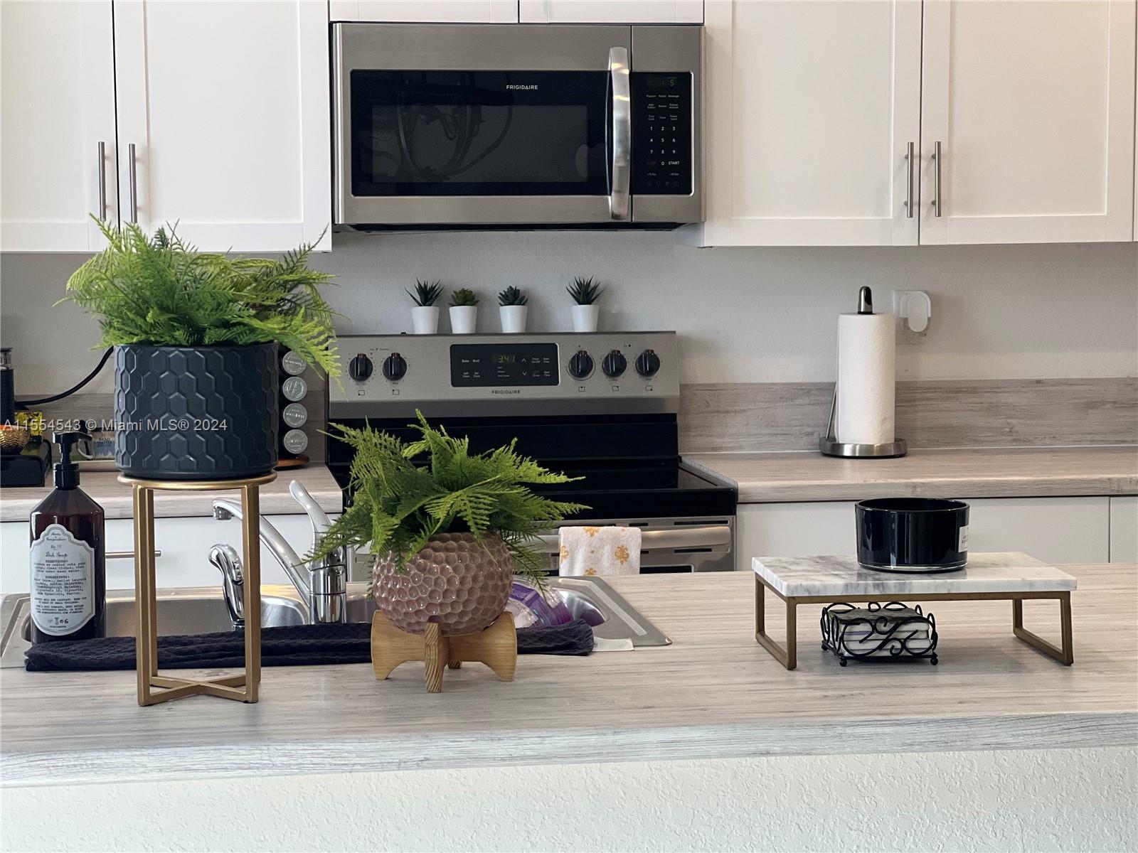 1162 SE 26th Ter, Homestead, Florida 33035, 3 Bedrooms Bedrooms, ,2 BathroomsBathrooms,Residential,For Sale,1162 SE 26th Ter,A11554543