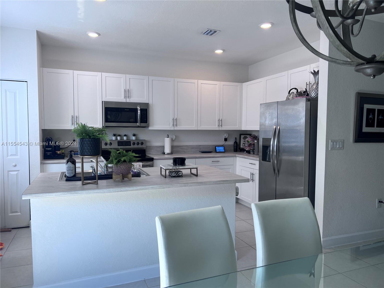 1162 SE 26th Ter, Homestead, Florida 33035, 3 Bedrooms Bedrooms, ,2 BathroomsBathrooms,Residential,For Sale,1162 SE 26th Ter,A11554543