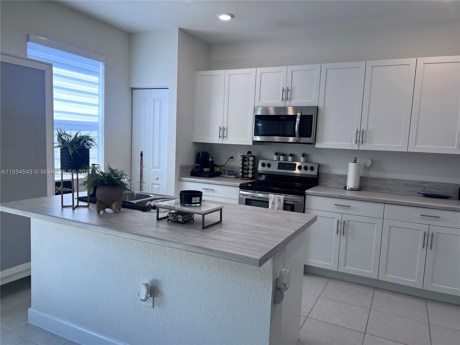 1162 SE 26th Ter, Homestead, Florida 33035, 3 Bedrooms Bedrooms, ,2 BathroomsBathrooms,Residential,For Sale,1162 SE 26th Ter,A11554543